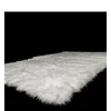 Tapis blanc en fourrure 140 x 200 cm